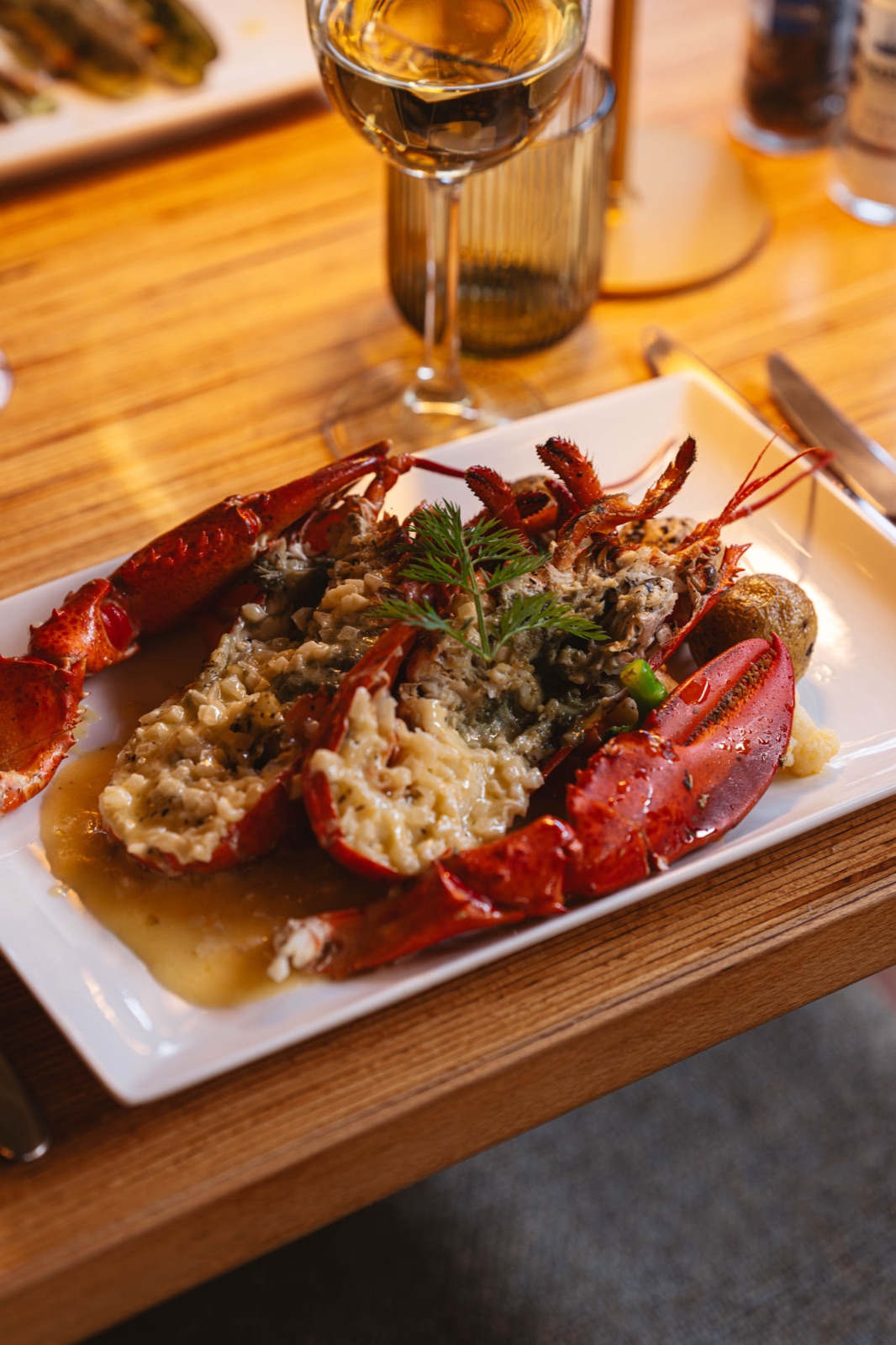 Homard entier grillé