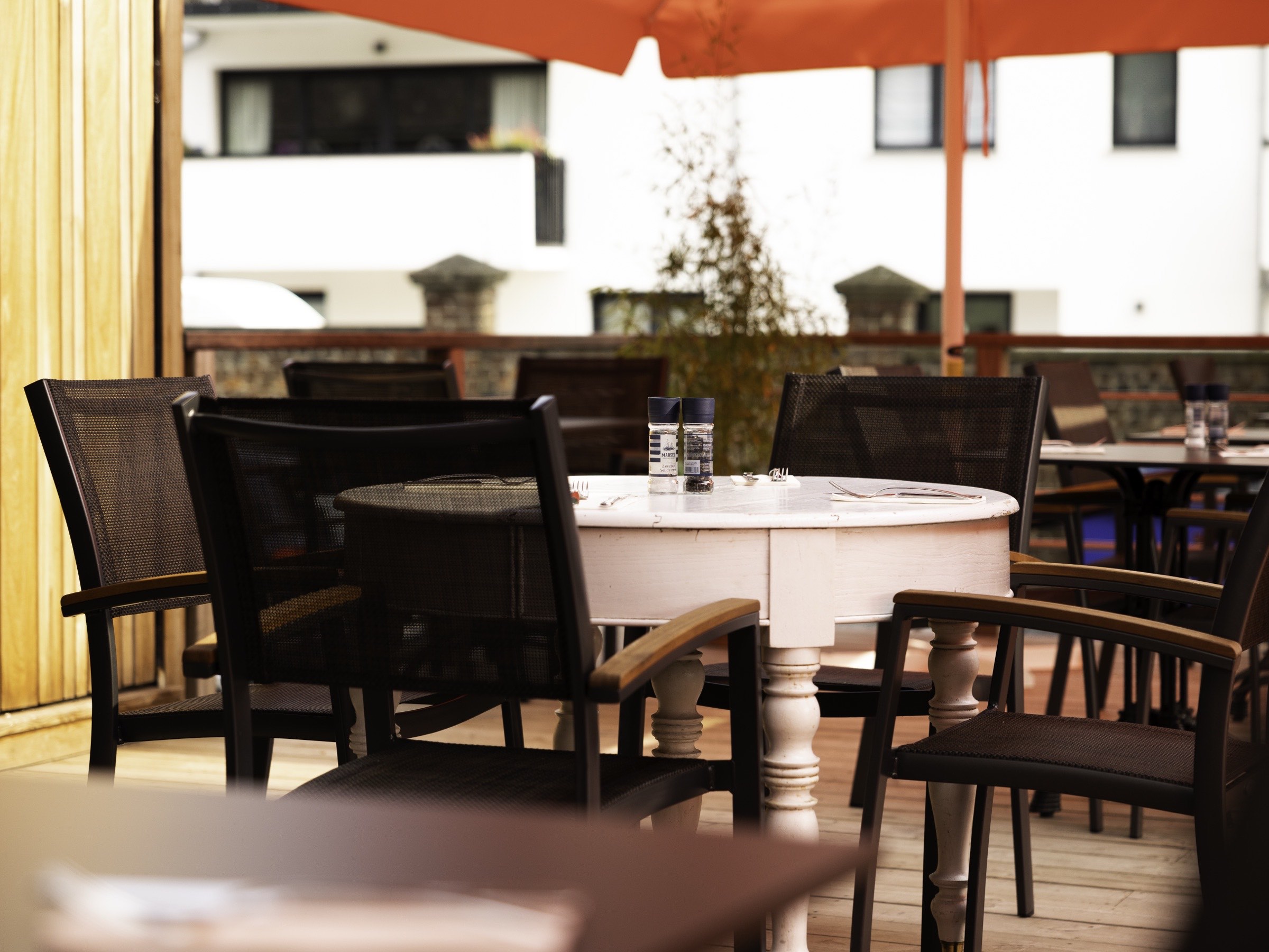 Table dressée en terrasse